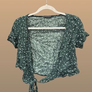 Brandy Melville Tie-Front Short Sleeve Top in Dark Green Print